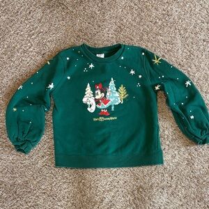 Women’s Walt Disney world Christmas sweatshirt with Minnie!